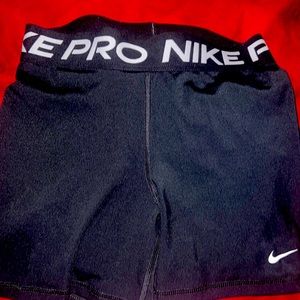 Nike Pro women’s shorts size med